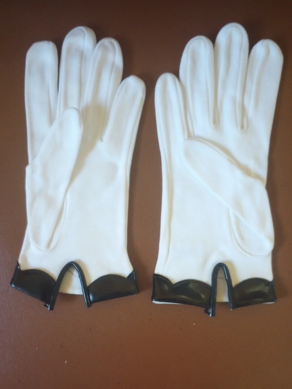 Classic Traditional Vintage Neutral White Dress Gloves w/ Scalloped Black Trim